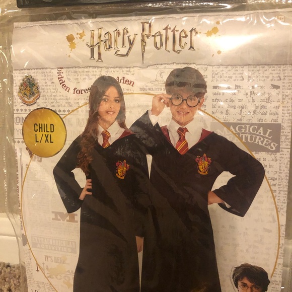 Harry Potter Gryffindor Robe & Tie - Picture 8 of 8